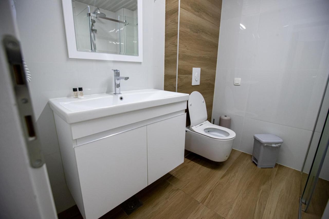Queens Central Apartments Ohrid Luaran gambar